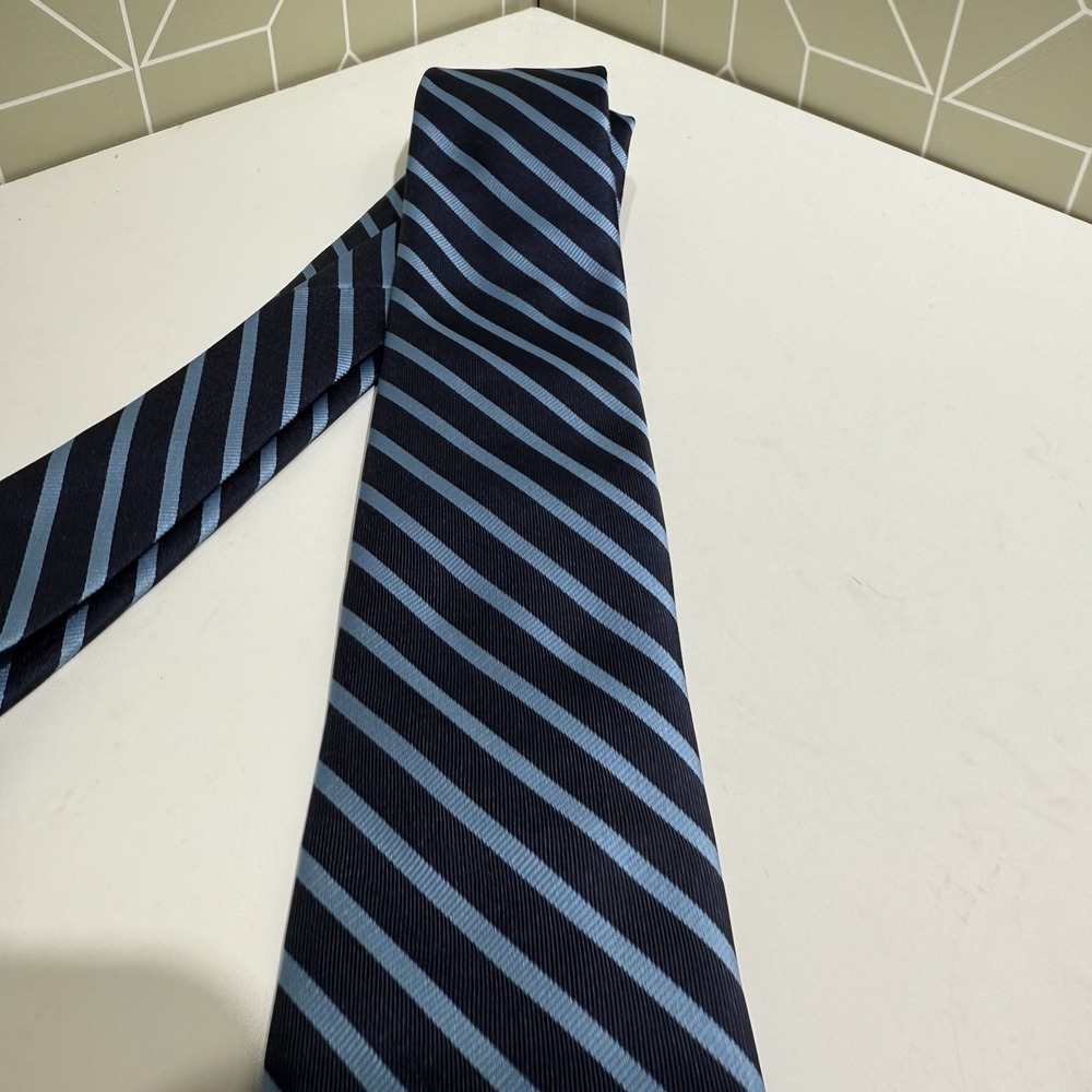 TOMMY HILFIGER MENS NEW NAVY‎ 100%SILK CLASSIC NECKTIE WIDTH:3 1/8" - Picture 3 of 9